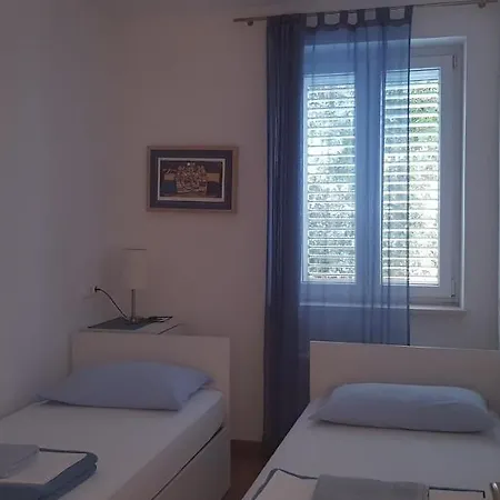 Laus דוברובניק