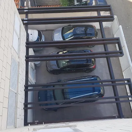 Laus דוברובניק