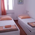 Apartman Laus *