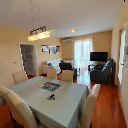 Laus Apartman *