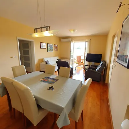 Apartman Laus *