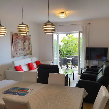 Laus Apartman *