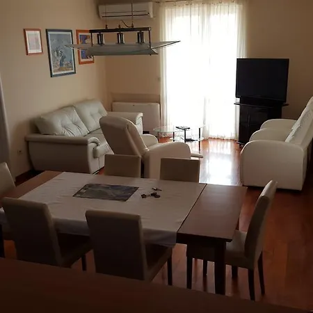 Laus Apartman *